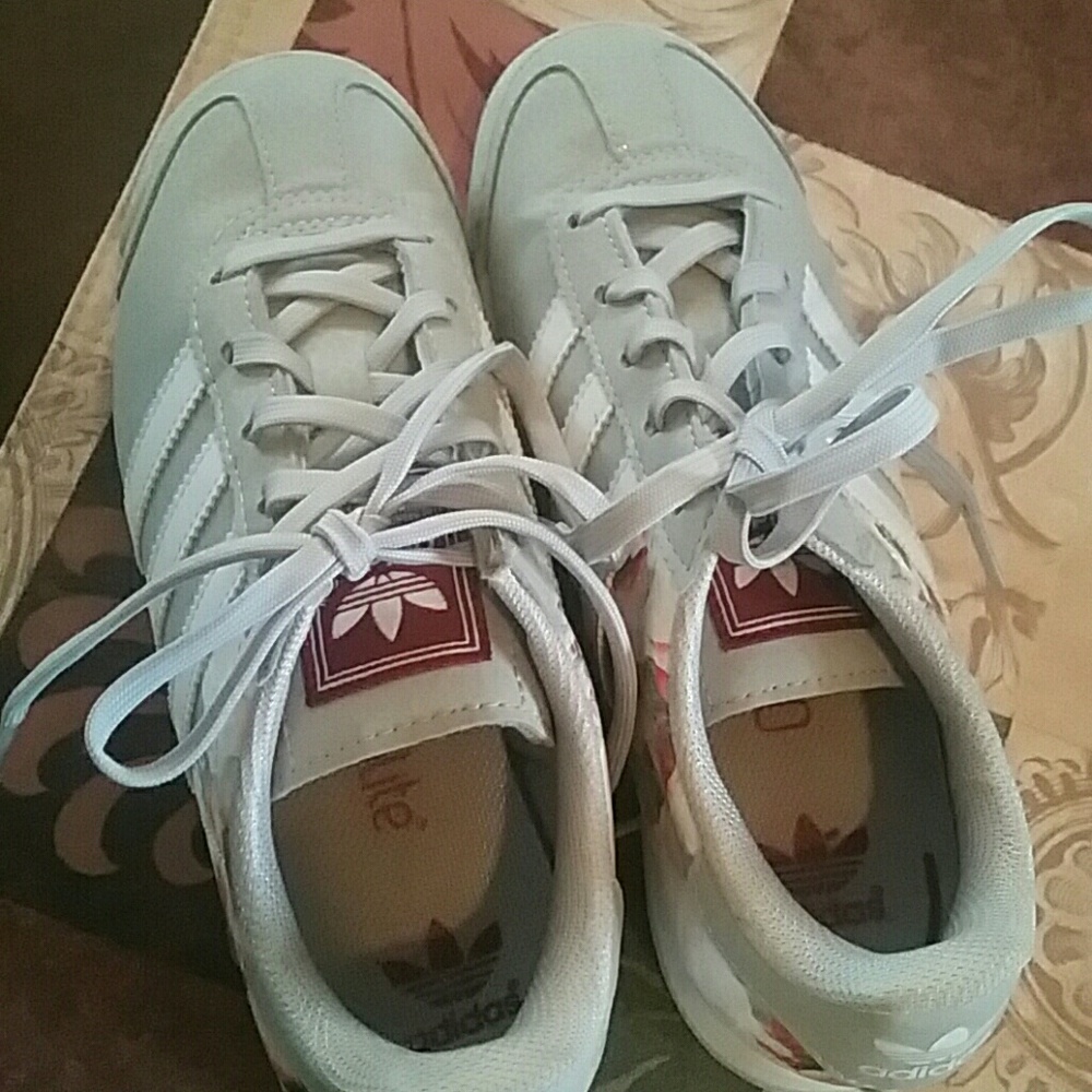 Girls size 2 Samoa Adidas